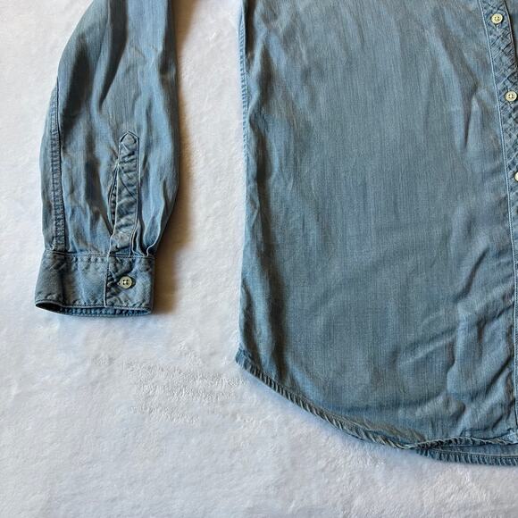 Women's Chambray Button Up Shirt Size Medium Casual Preppy Classic - Picture 3 of 8